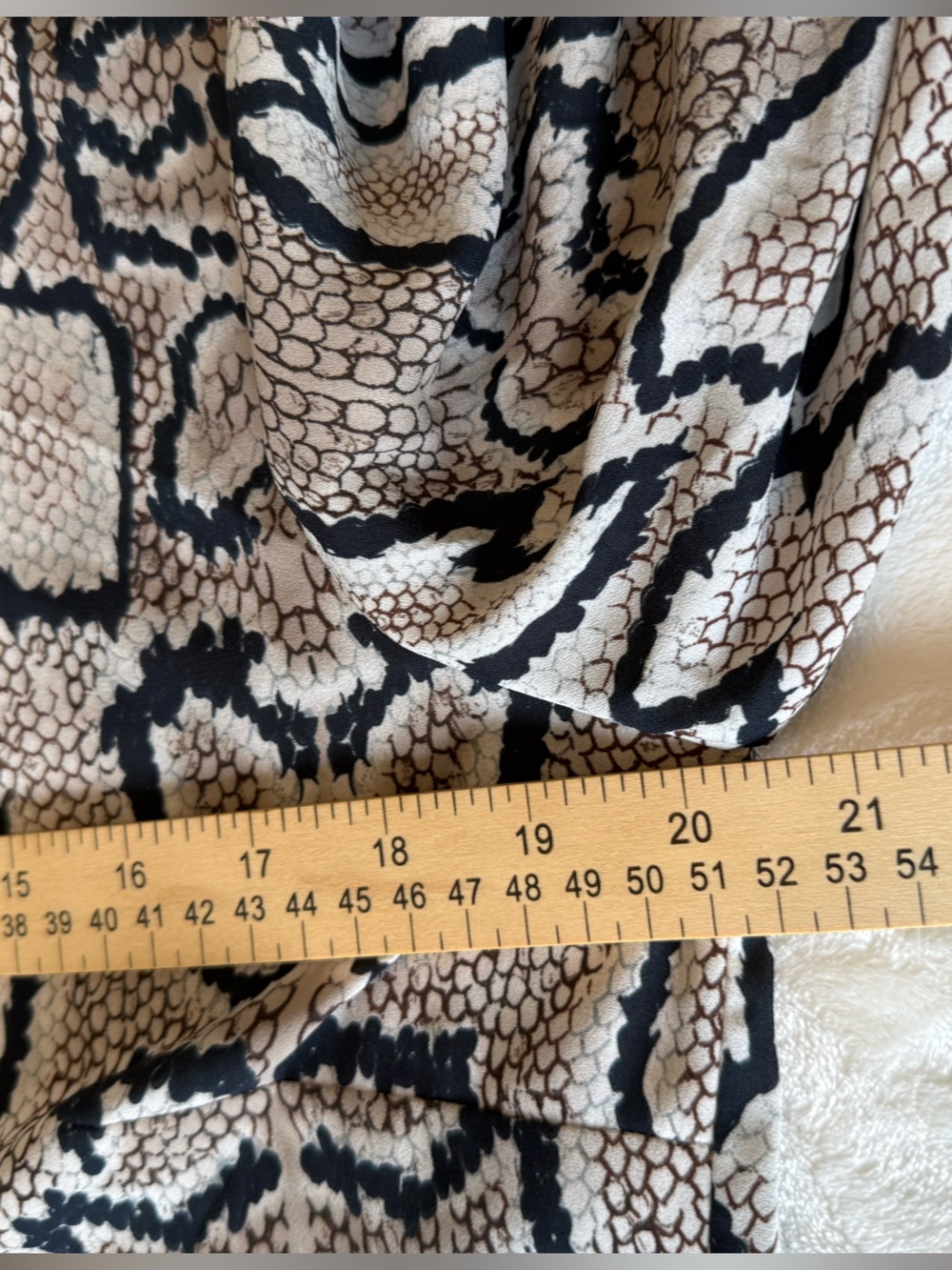 Cabi Snakeskin Print Careerwear Blouse Medium Ruffle Collar V Neck Long Sleeve - Picture 12 of 13
